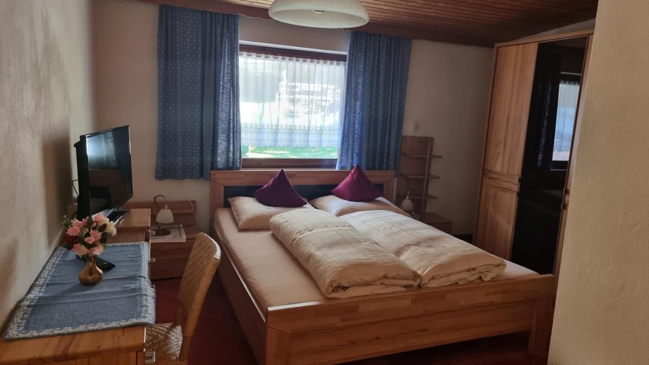 Hotel Garni Friedheim Санкт-Антон-ам-Арльберг Номер фото